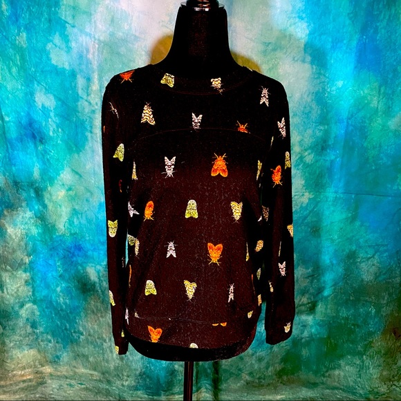 H&M Sweaters - ❌SOLD❌Women’s H&M moth patterned sweater.